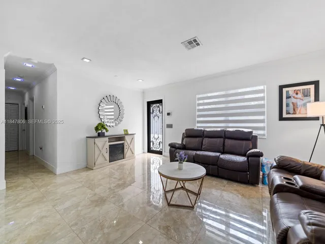 $1,000,000 | 15305 Southwest 209th Avenue, Miami, FL 33187