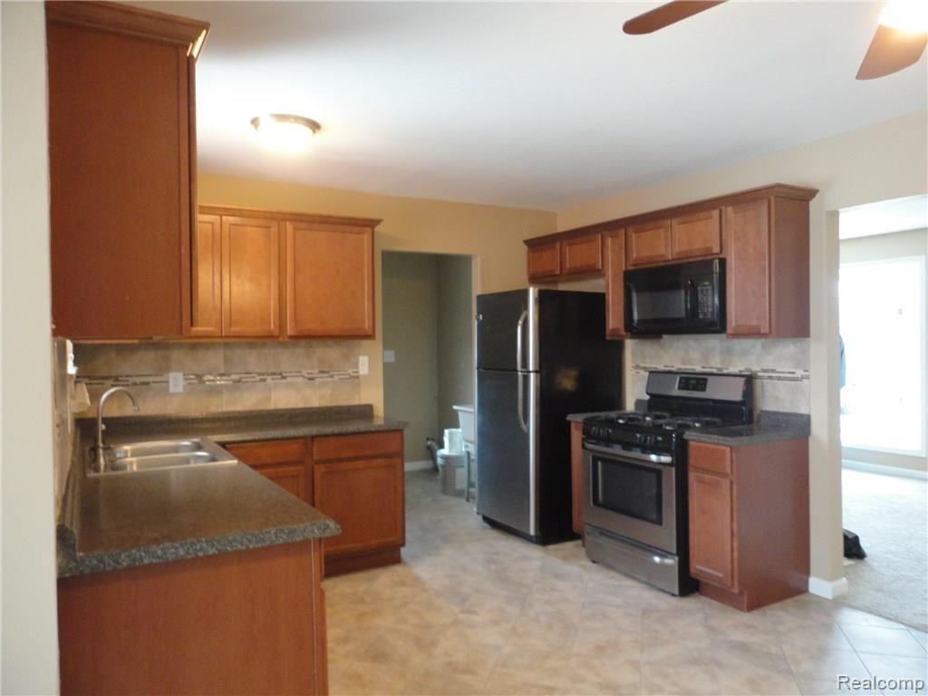 5015 Harding Street Wayne, MI 48184 - Photo 4 of 10 1255 - Copy - Copy.JPG