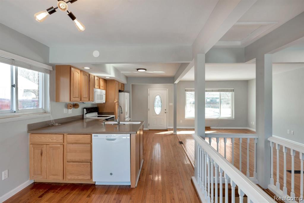 3809 Mark Orr Road Royal Oak, MI 48073 - Photo 9 of 30