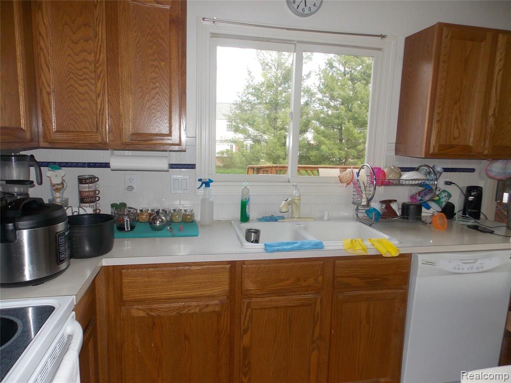 3967 May Center Road Lake Orion, MI 48360 - Photo 6 of 29