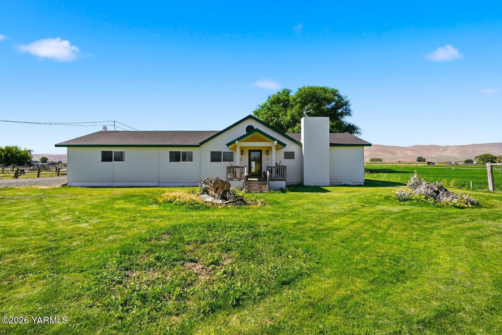 10555 Ashue Road Toppenish, WA 98948 - Photo 2 of 57 10555 Ashue Rd 001