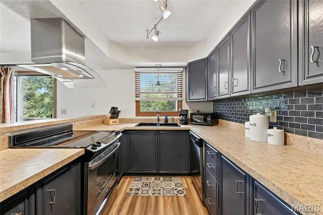 $259,900 | 5527 Pierre Court, St. Louis, MO 63128