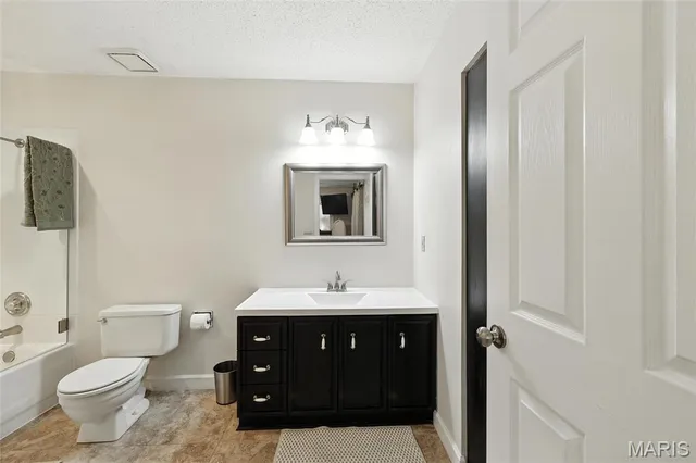 $259,900 | 5527 Pierre Court, St. Louis, MO 63128