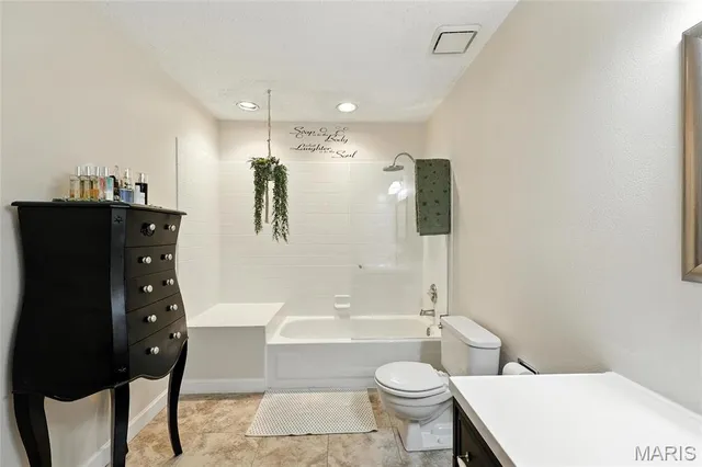 $259,900 | 5527 Pierre Court, St. Louis, MO 63128