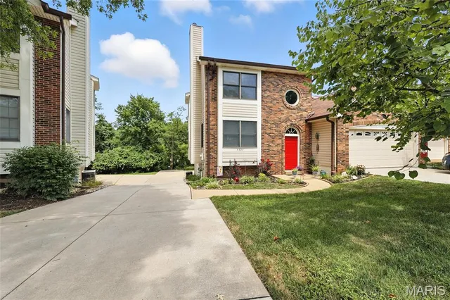 $259,900 | 5527 Pierre Court, St. Louis, MO 63128