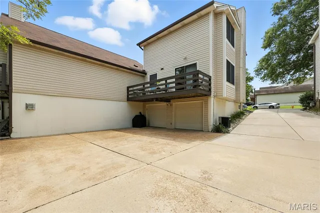 $259,900 | 5527 Pierre Court, St. Louis, MO 63128