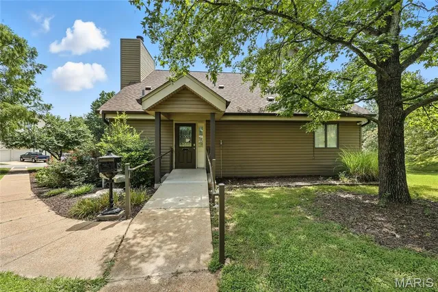 $259,900 | 5527 Pierre Court, St. Louis, MO 63128