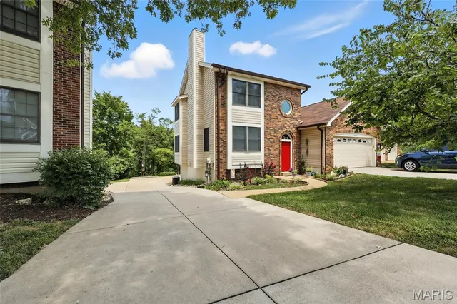$259,900 | 5527 Pierre Court, St. Louis, MO 63128