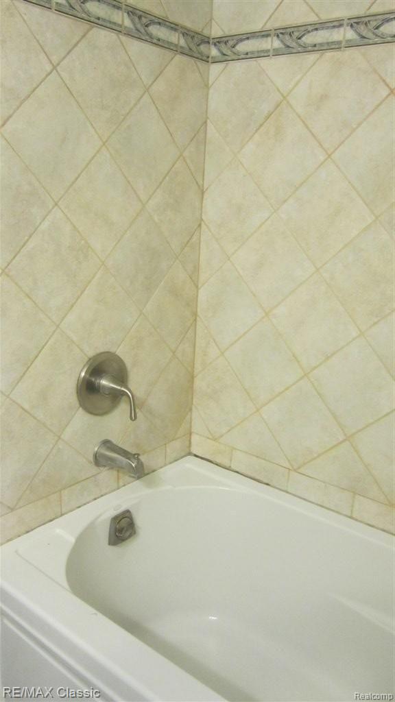 15300 Allen Road Taylor, MI 48180 - Photo 20 of 26 main bath