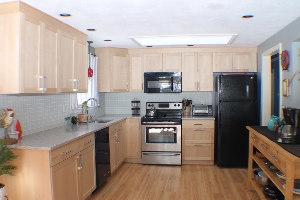 6 Fletcher Street Maynard, MA 01754 - Photo 4 of 17 Gallery Image 4
