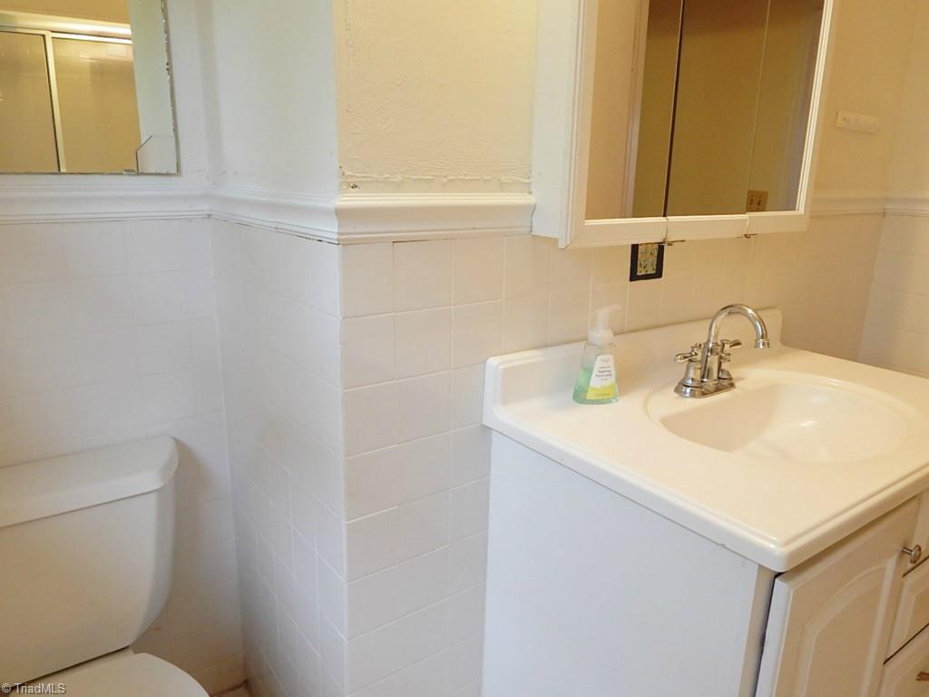 501 Lemons Road Stokesdale, NC 27357 - Photo 18 of 30 Full bathroom