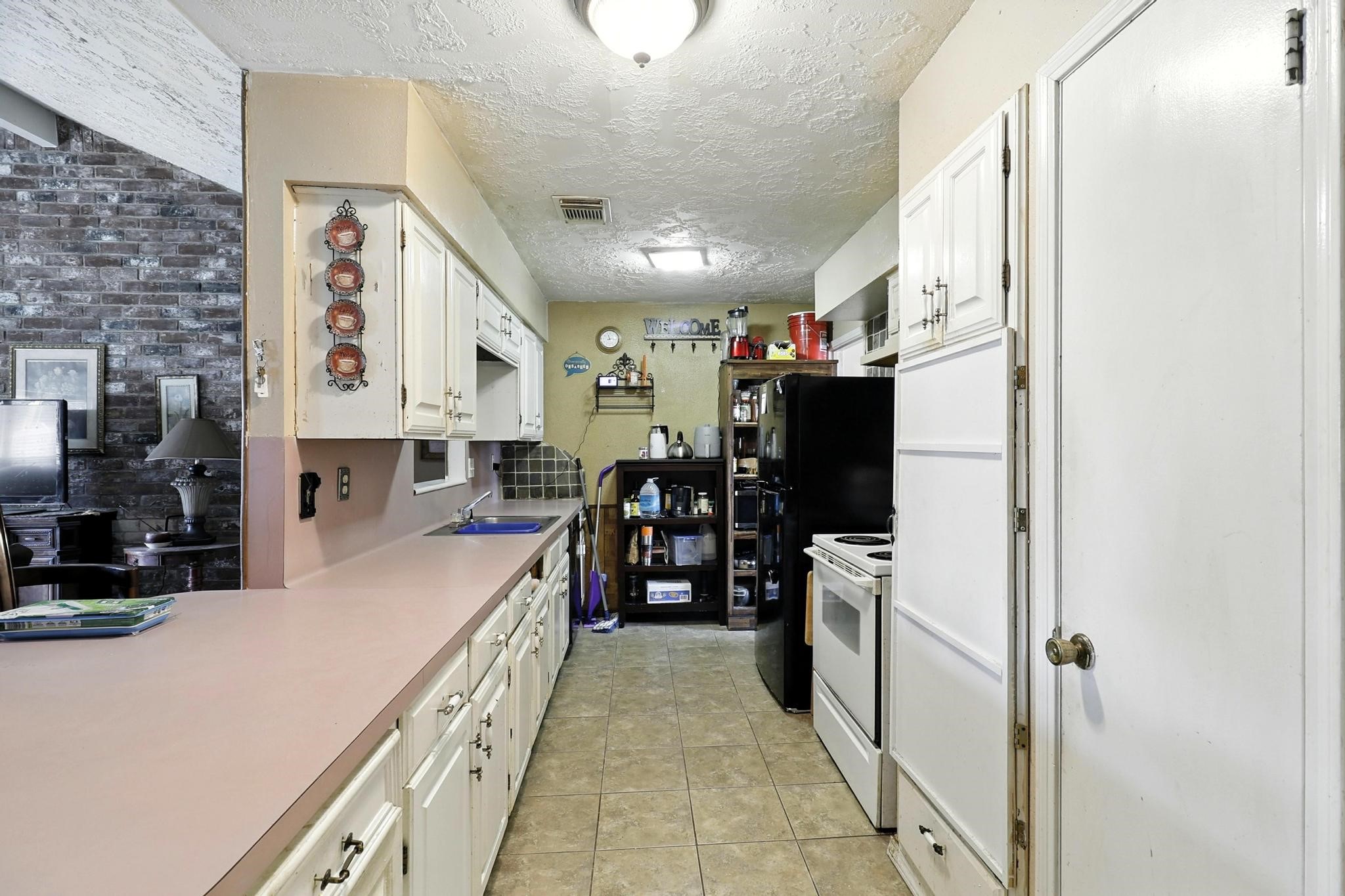 6911 Silver Star Drive Houston, TX 77086 - Photo 7 of 15 a kitchen with lots of counter top space