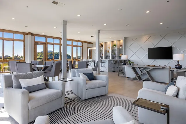 $525,000 | 200 Manufacturers Road, Unit 339, Chattanooga, TN 37405