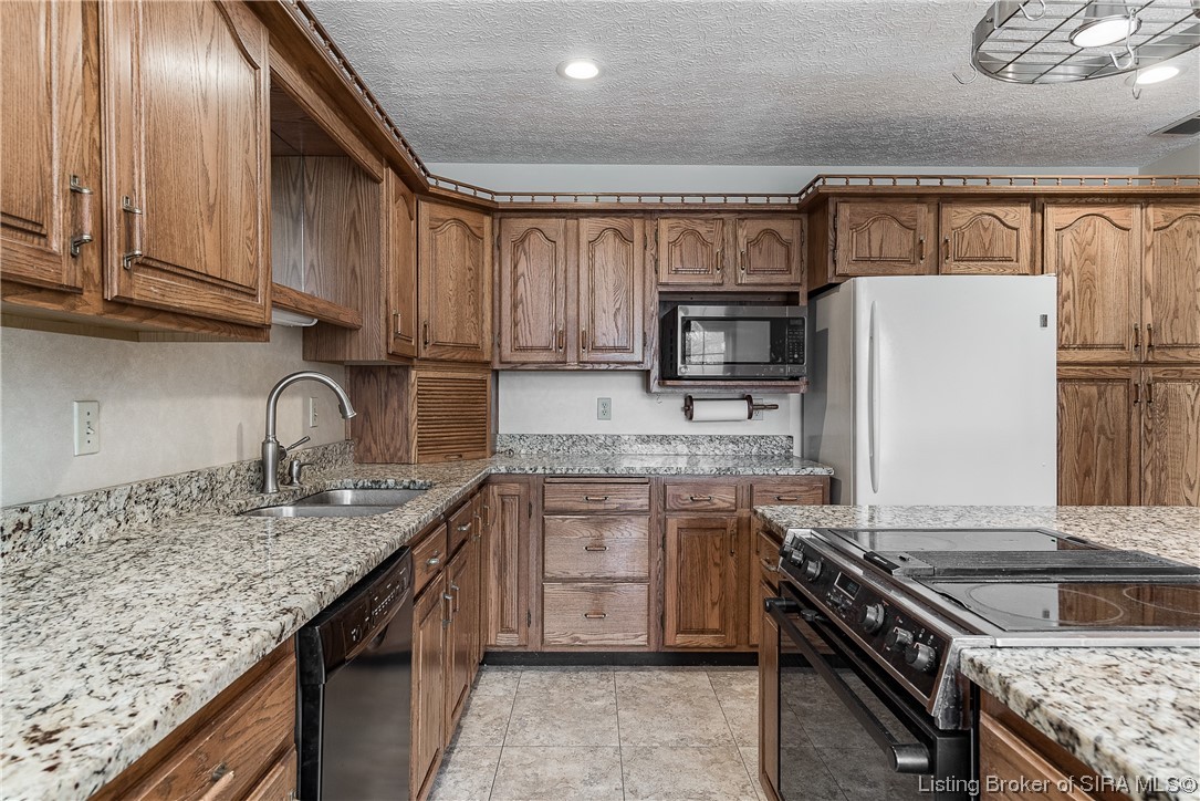 2424 Spickert Knob Road Floyds Knobs, IN 47119 - Photo 13 of 41