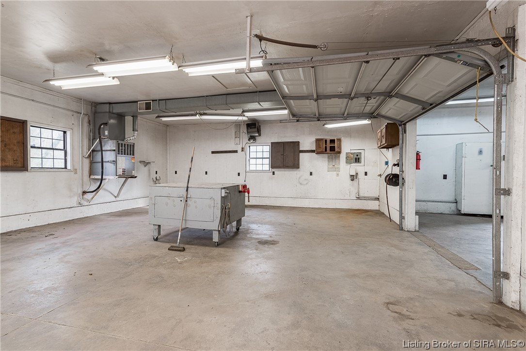 2424 Spickert Knob Road Floyds Knobs, IN 47119 - Photo 32 of 41