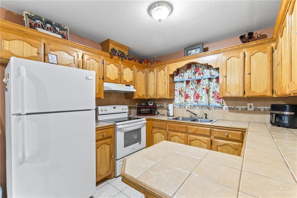 631 Toppenish Street Rio Grande City, TX 78582 - Photo 5 of 15