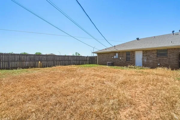 $1,800 | 2333 North Danville Drive, Abilene, TX 79603