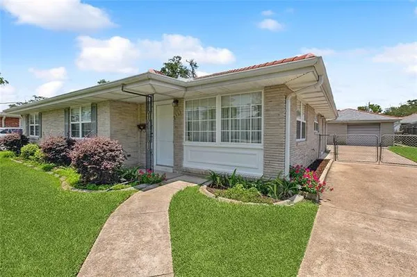 $2,500 | 2311 Metairie Court, Metairie, LA 70001