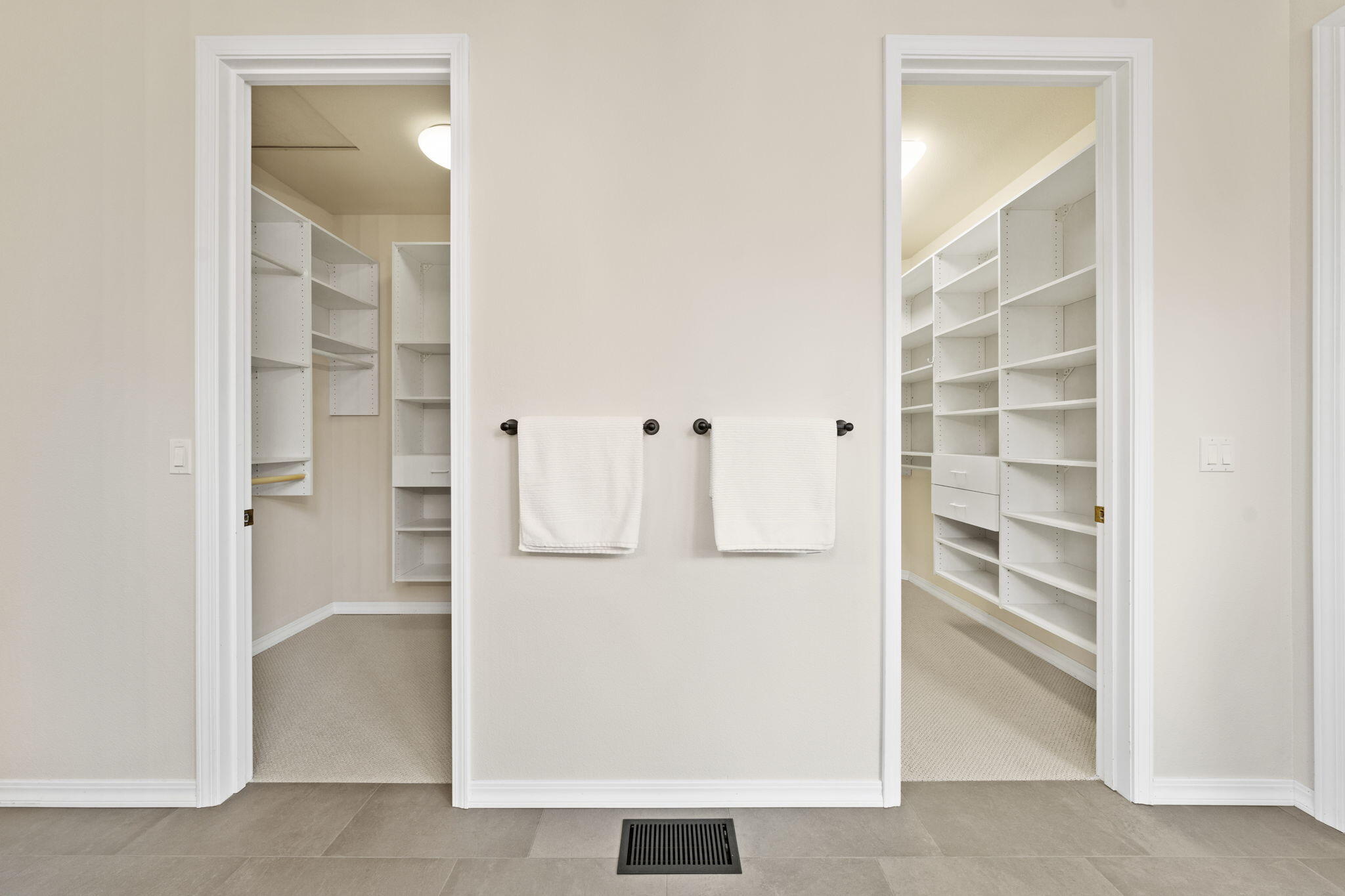 62017 Fall Creek Loop Bend, OR 97702 - Photo 11 of 38 Primary Dual Closets
