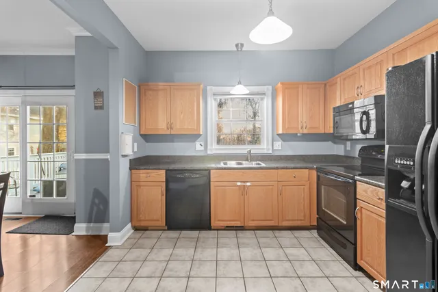 $410,000 | 19 Highwood Circle, Unit 19, Colchester, CT 06415