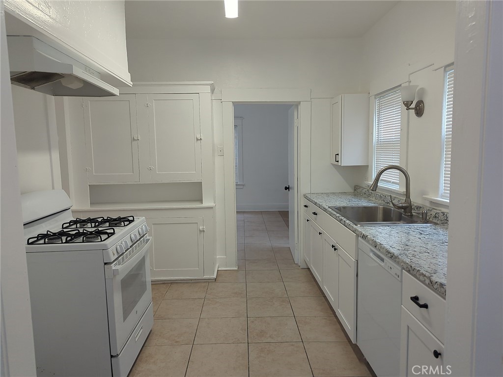3992 Tenth Street, Unit A Riverside, CA 92501 - Photo 2 of 7 Kitchen