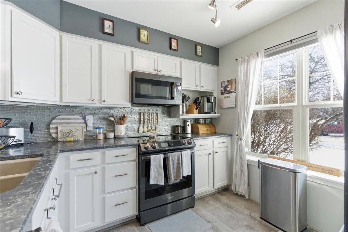 3029 Stratton Way Madison, WI 53719 - Photo 6 of 38