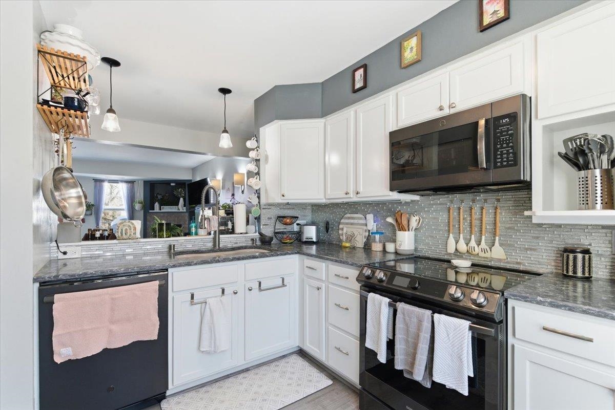 3029 Stratton Way Madison, WI 53719 - Photo 9 of 38