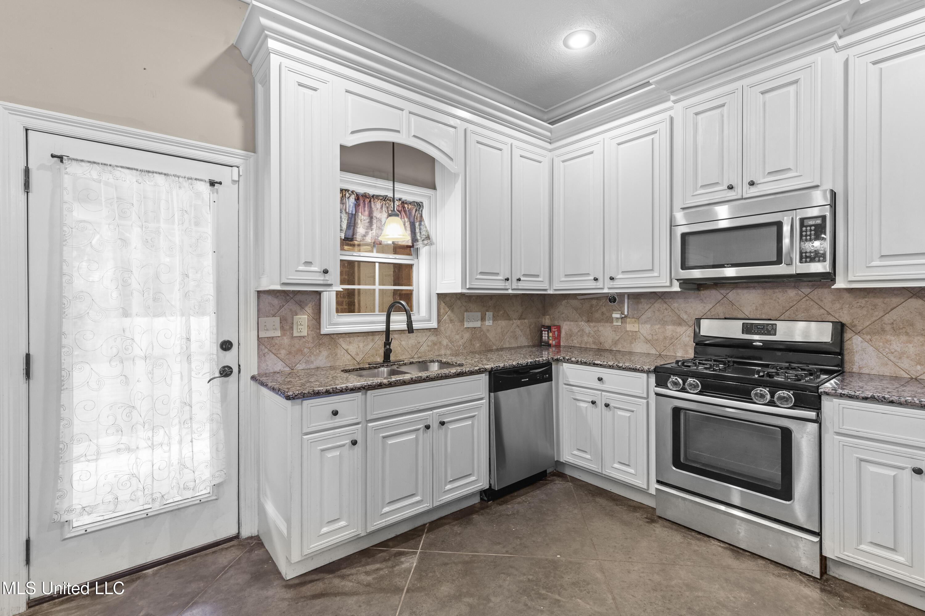 116 Greenfield Ridge Drive Brandon, MS 39042 - Photo 11 of 32 116 Greenfield-16