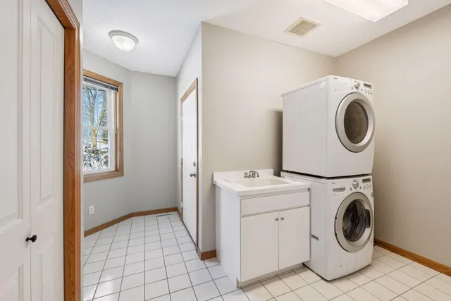 $825,000 | 4757 South Lake Sarah Drive, Maple Plain, MN 55359