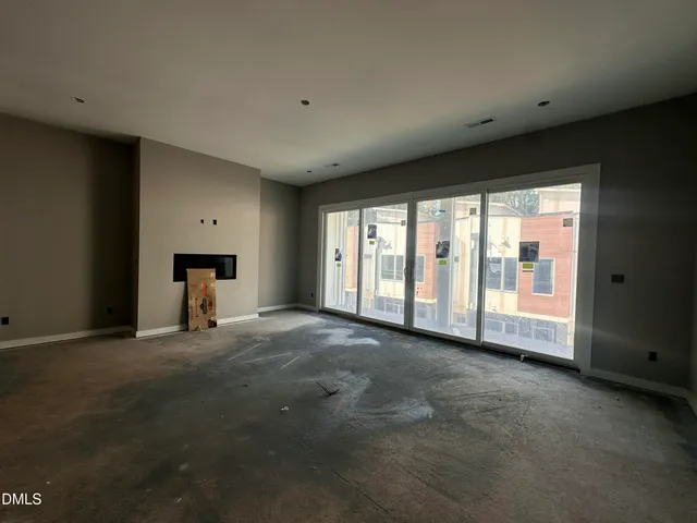 a view of empty room with window