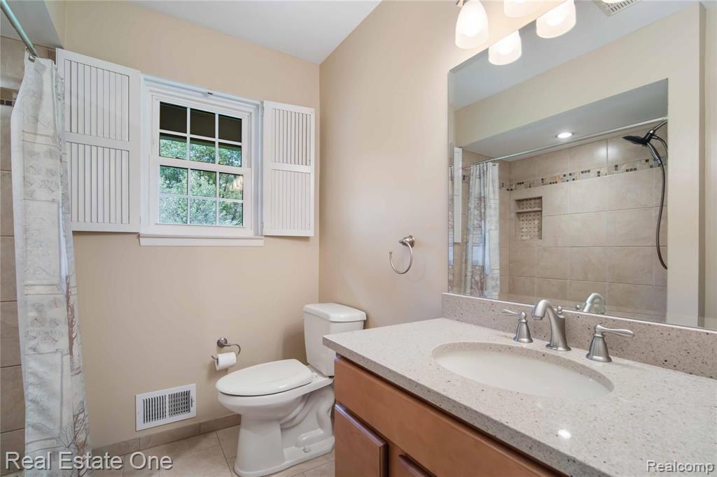 1822 Streamedge Court Rochester Hills, MI 48309 - Photo 15 of 24