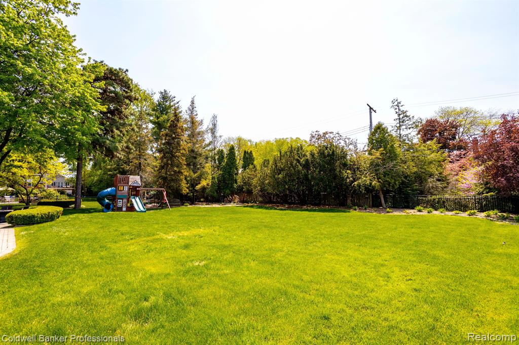 47 Stonehurst Road Grosse Pointe Shores, MI 48236 - Photo 48 of 53
