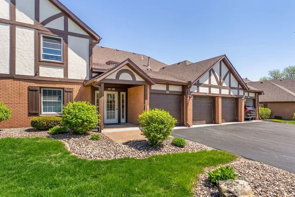 $194,900 | 4150 East 60th Street, Unit 608, Davenport, IA 52807