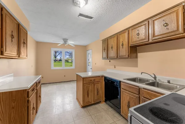 $194,900 | 4150 East 60th Street, Unit 608, Davenport, IA 52807