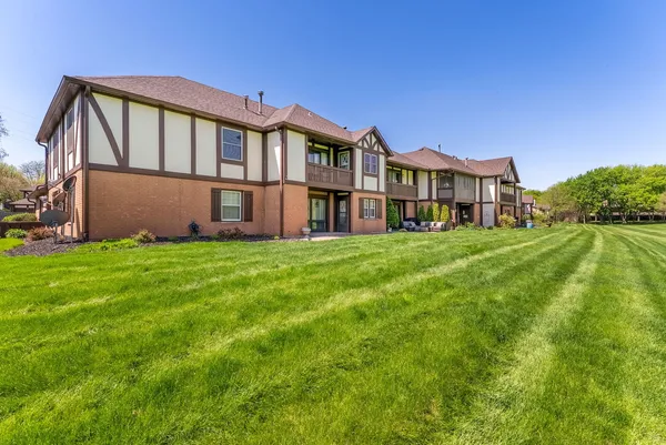 $194,900 | 4150 East 60th Street, Unit 608, Davenport, IA 52807