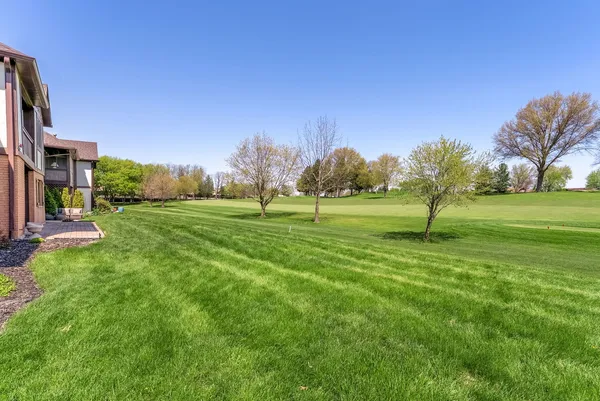 $194,900 | 4150 East 60th Street, Unit 608, Davenport, IA 52807