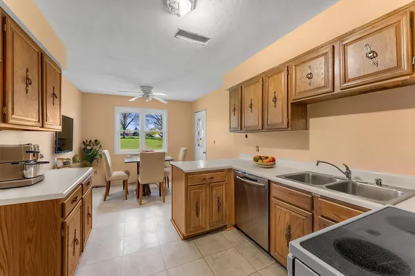 $194,900 | 4150 East 60th Street, Unit 608, Davenport, IA 52807