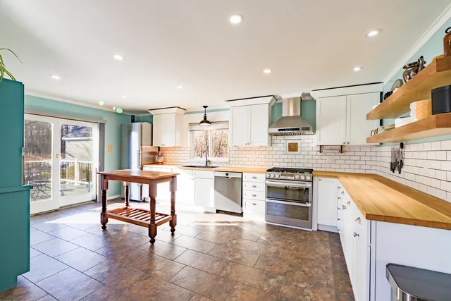 $565,000 | 136 Talbot Avenue, Rockland, ME 04841