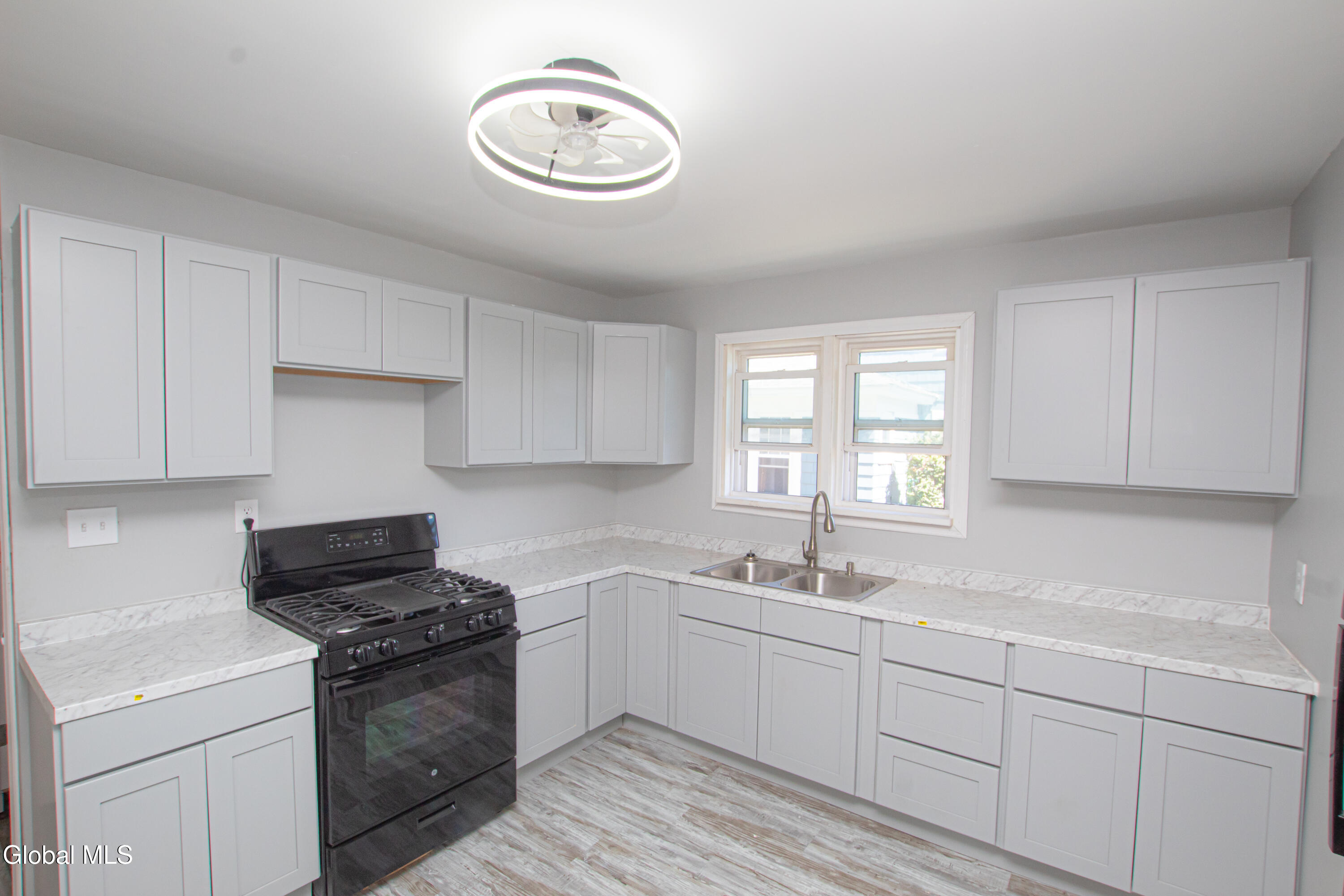 18 Newman Street Gloversville, NY 12078 - Photo 12 of 33 18 Newman St-30