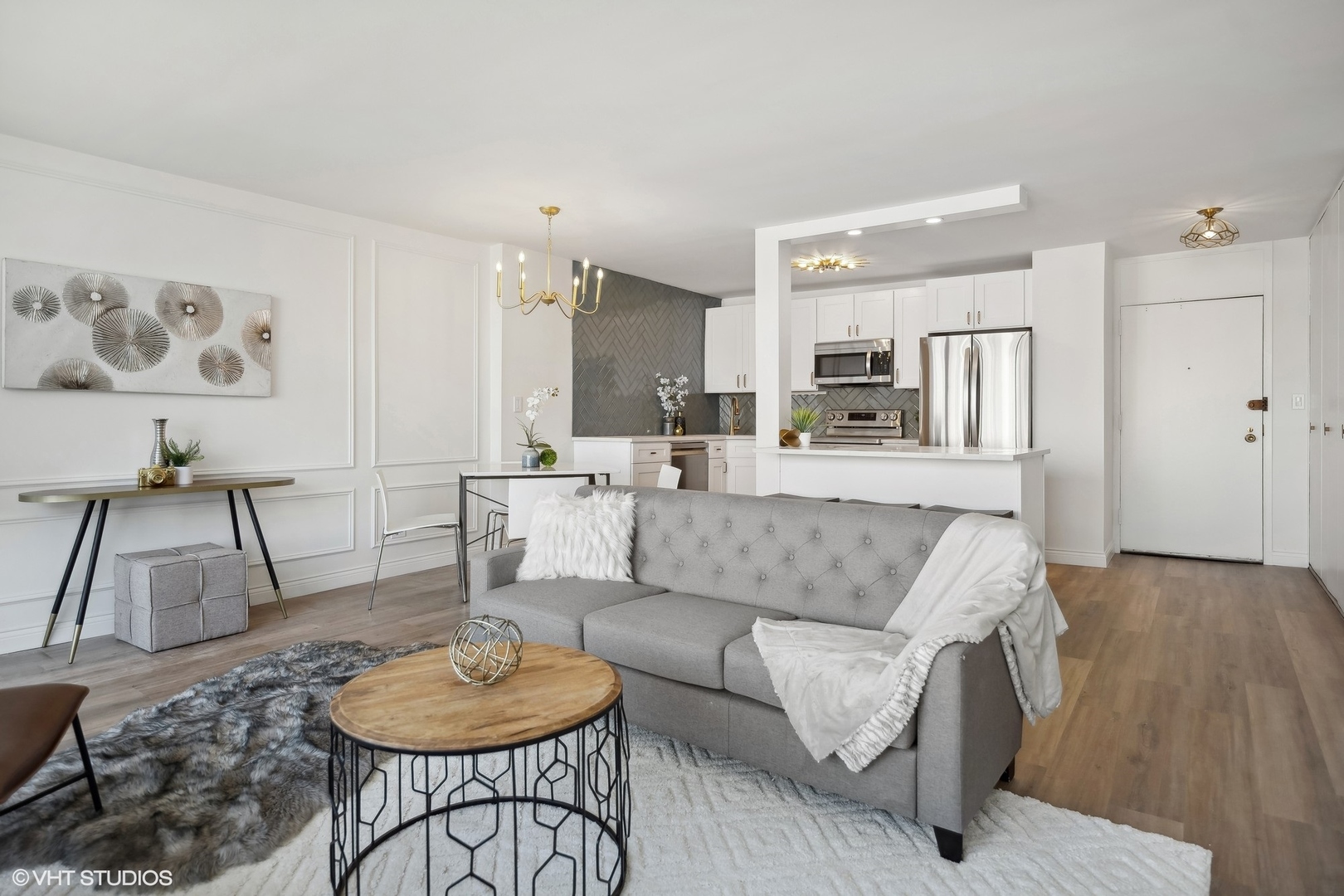 5455 North Sheridan Road, Unit 1711 Chicago, IL 60640 - Photo 3 of 16 Gallery Image 3
