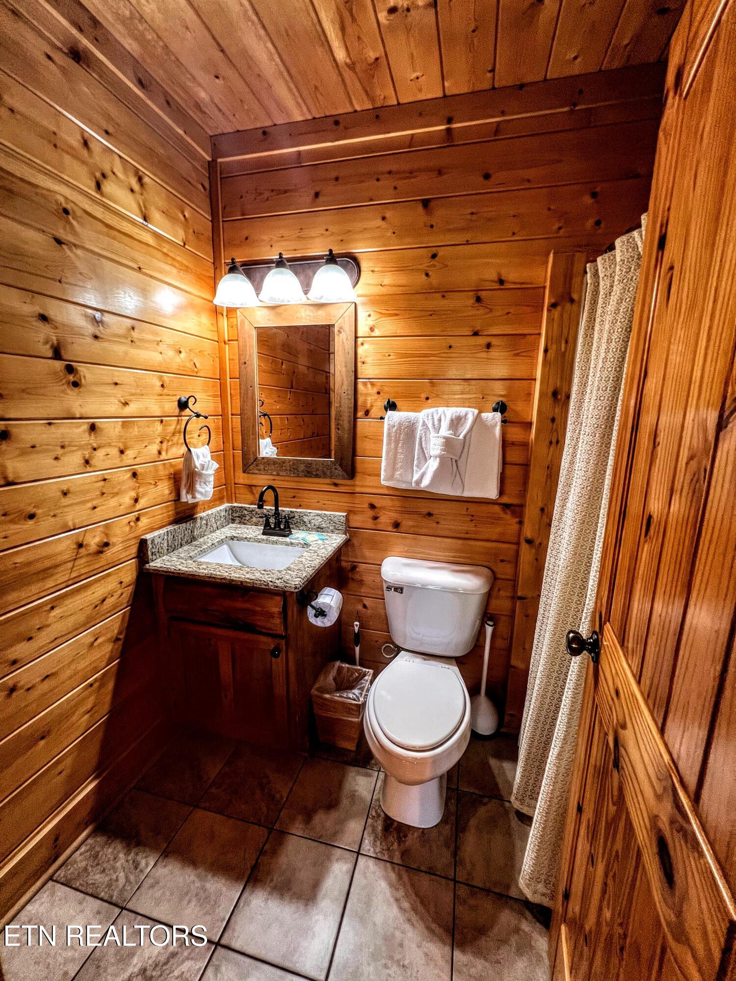 2866 White Oak Ridge Lane Sevierville, TN 37862 - Photo 17 of 36 Lower lvl bath