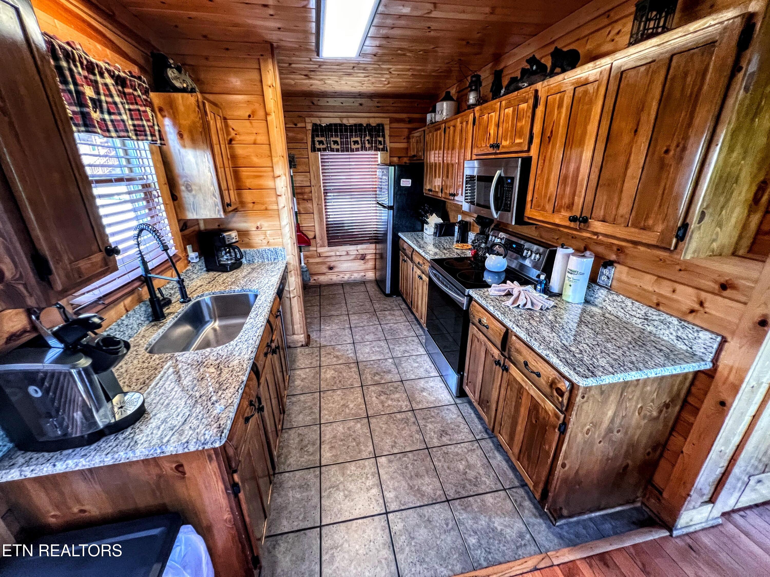 2866 White Oak Ridge Lane Sevierville, TN 37862 - Photo 2 of 36 Galley kitchen