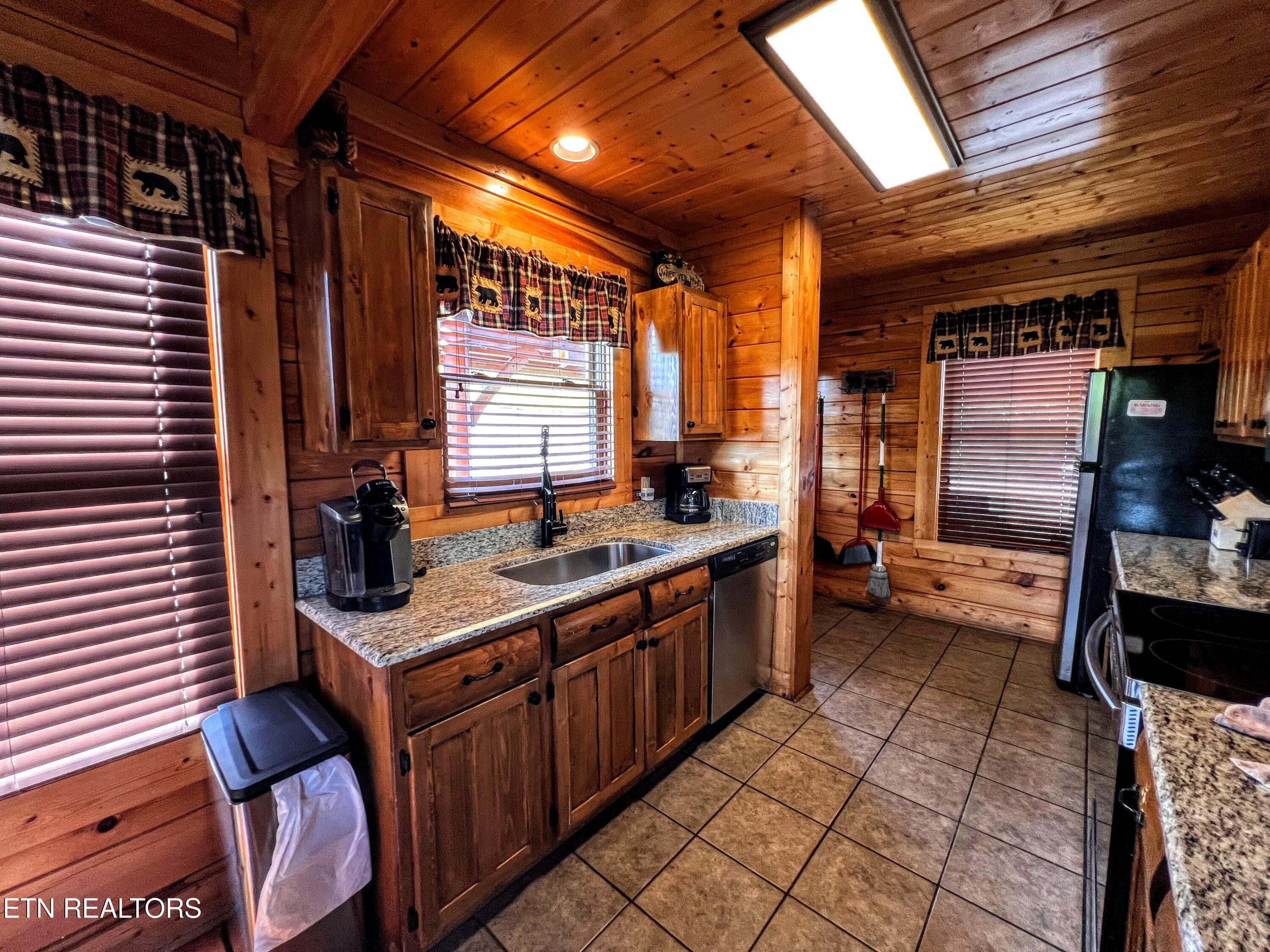 2866 White Oak Ridge Lane Sevierville, TN 37862 - Photo 3 of 36 IMG_1212