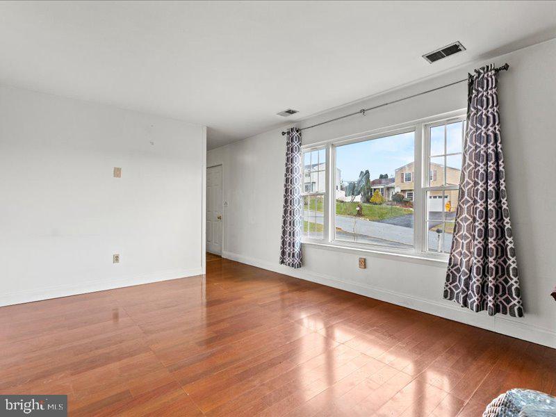 364 Hivner Road Harrisburg, PA 17111 - Photo 8 of 28 Gallery Image 8