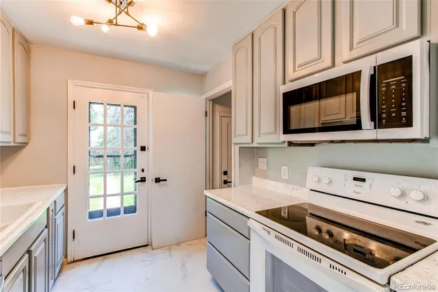 $409,800 | 1170 Kingston Street, Aurora, CO 80010