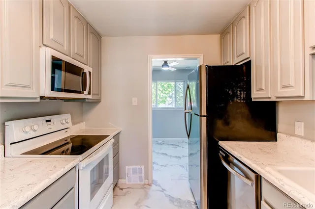 $409,800 | 1170 Kingston Street, Aurora, CO 80010