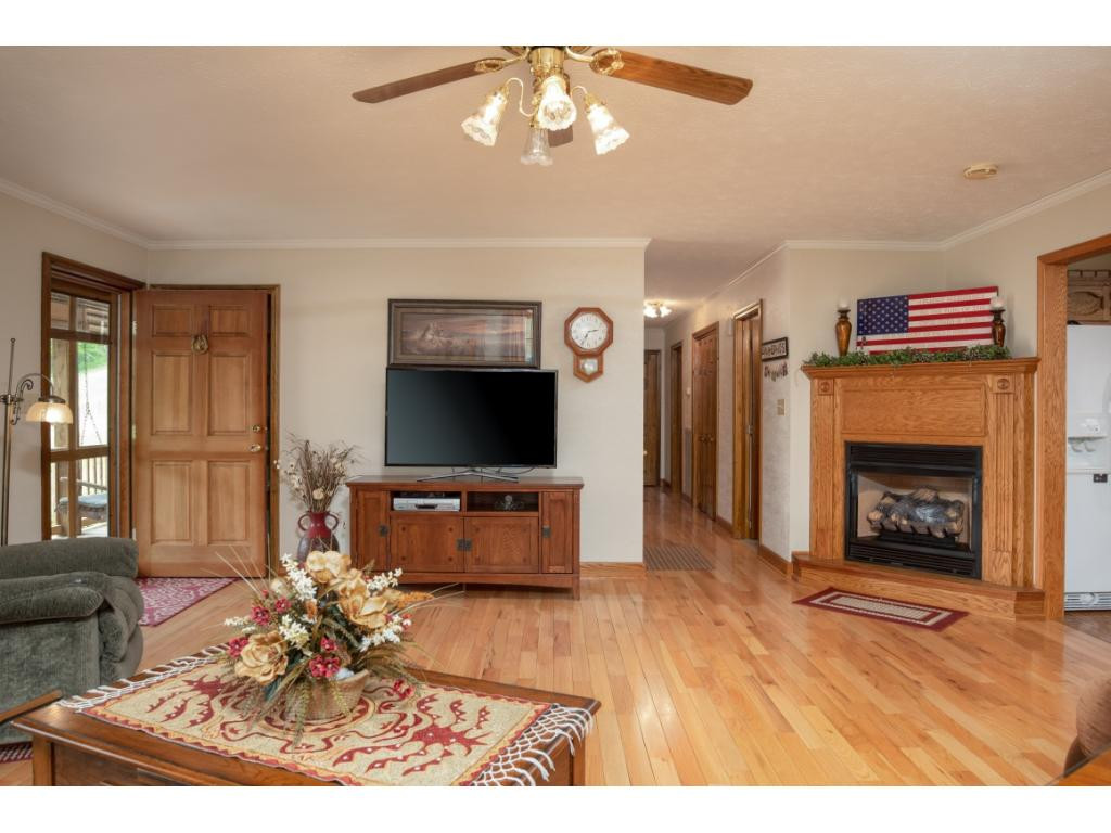 827 Browders Chapel Road Hiltons, VA 24258 - Photo 3 of 33 Photo 3