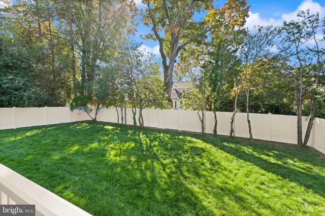 a view of yard with a small cabin