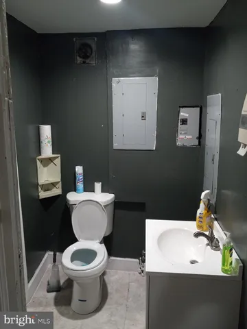 a view of entryway with a front door