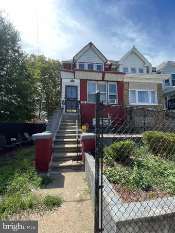 a view of a back yard of the house